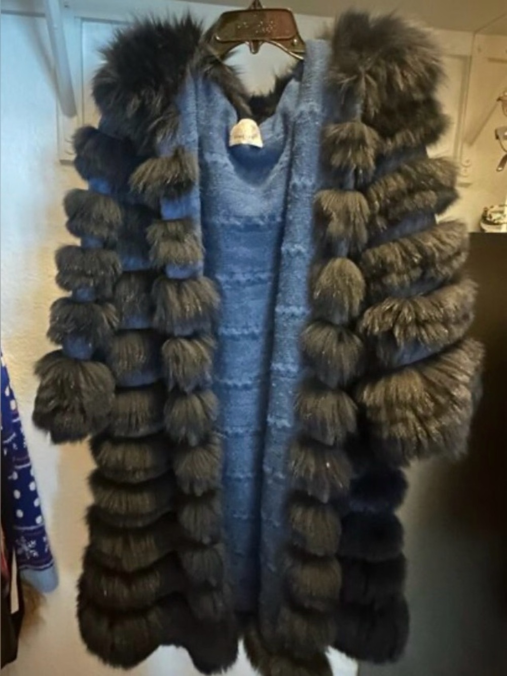 Preowned symetrie Black Fox Fur Coat - Classic Elegance